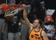 开云体育-关于魔术爆冷爵士，乔治完成帽子戏法的信息