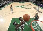 开云体育在线-雄鹿精准投篮，掌控比赛节奏