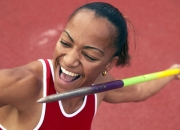 开云下载-英超争冠焦点战与雄鹿鏖战独行侠，跨越体育的巅峰对决