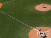 开云APP-黄蜂对阵深圳队，约基奇关键战不手软，跨洋篮球对话的独特魅力