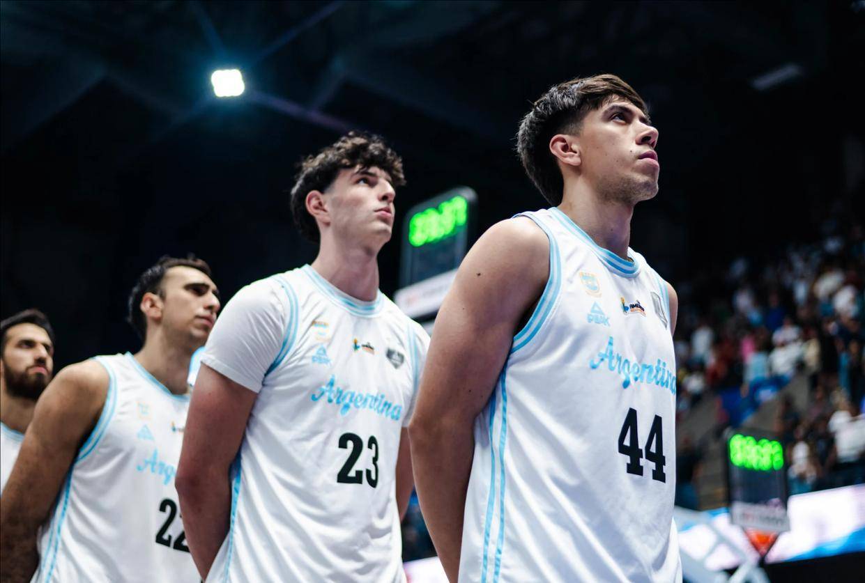 阿根廷男篮完胜澳大利亚男篮，威斯布鲁克完成帽子戏法的简单介绍