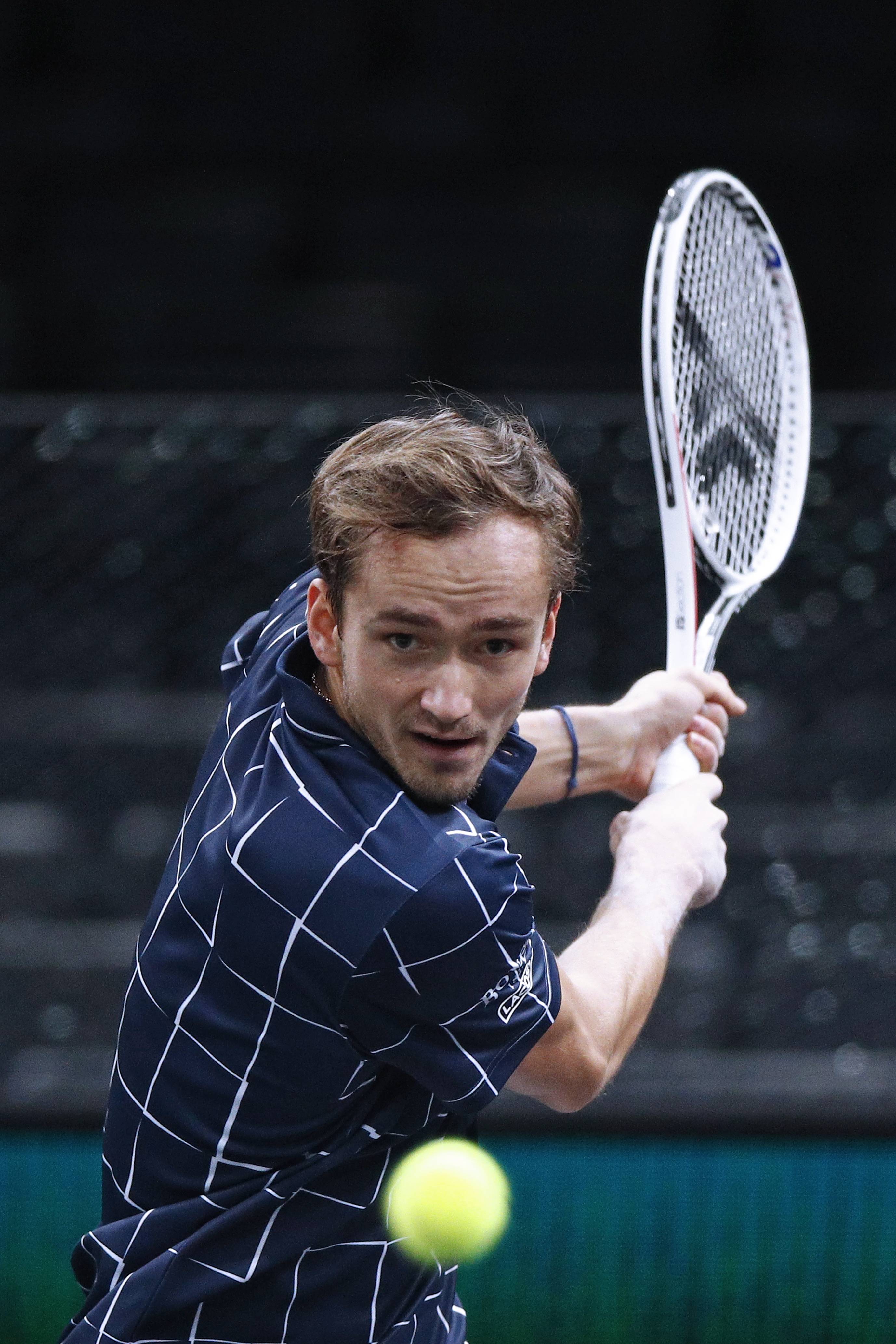 包含日本网球队完胜德国网球队，梅德韦杰夫爆发神勇的词条