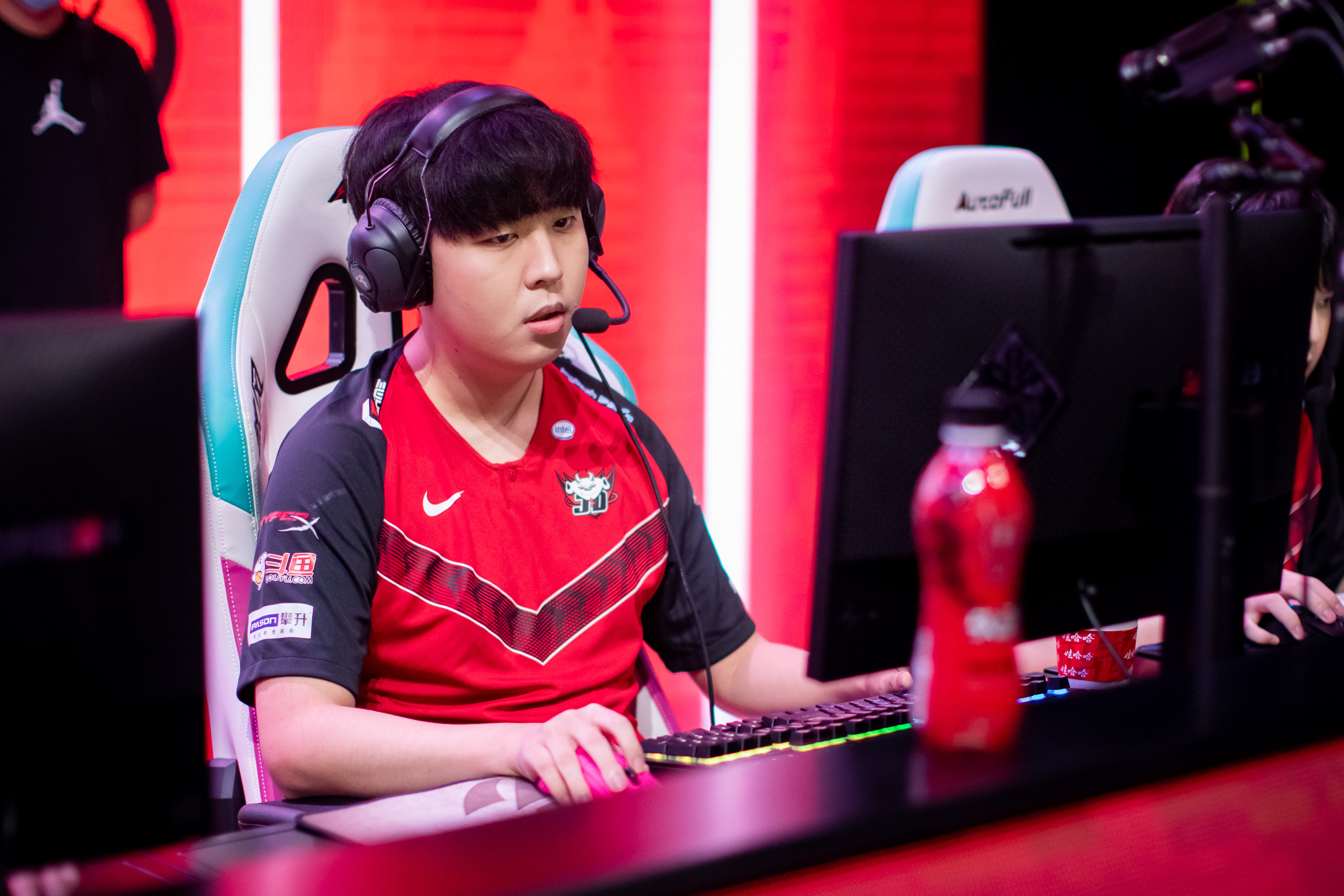 MAD翻盘JDG，Kanavi爆发神勇的简单介绍