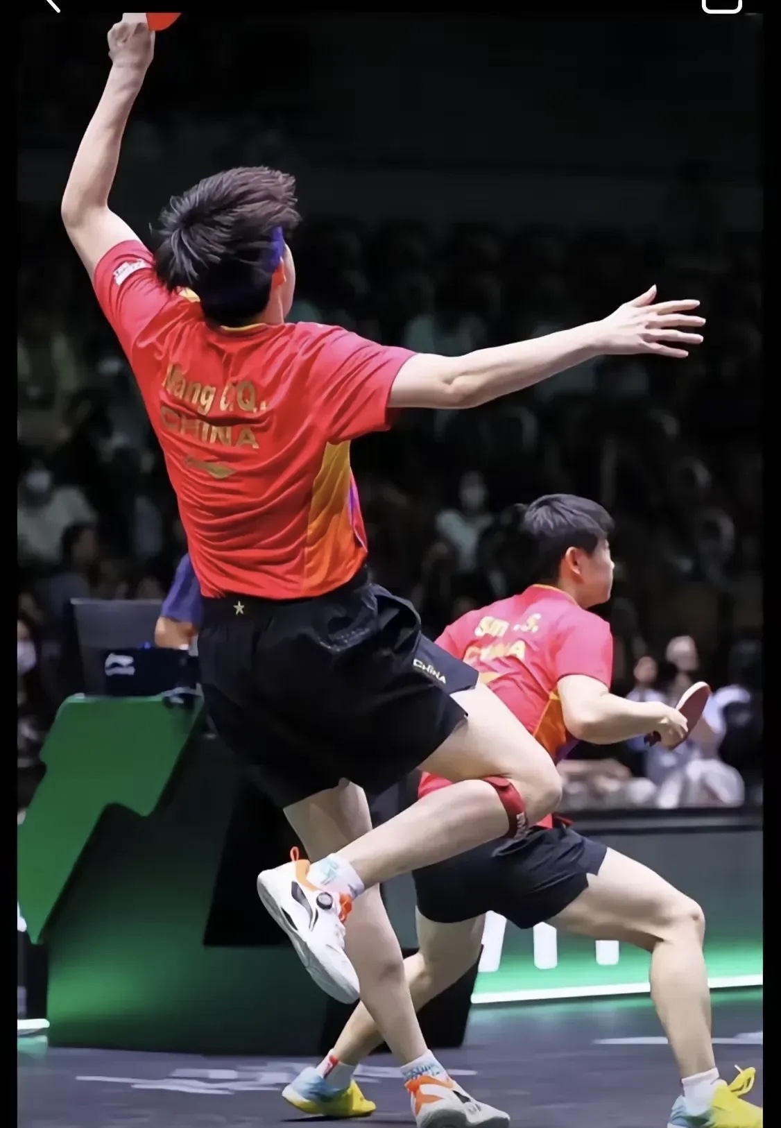 比赛紧张激烈，双方争分夺秒！