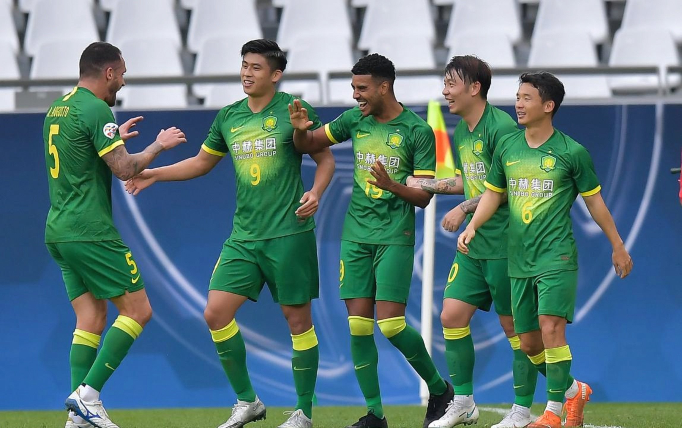 亚冠比赛中，中国球队赢得关注和支持