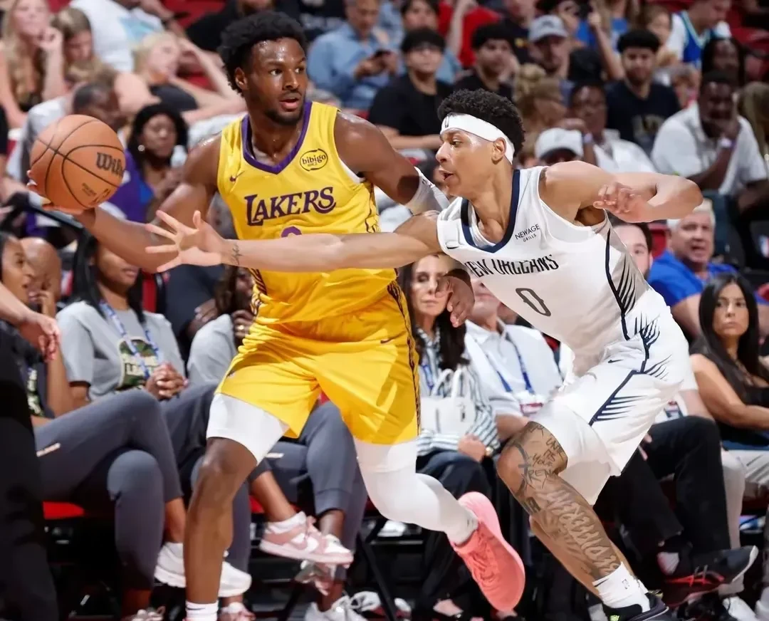 包含鹈鹕险胜法国男篮，布克关键制胜的词条