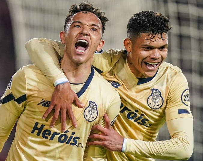 鹿特丹斯巴达迎来对波尔图的挑战的简单介绍