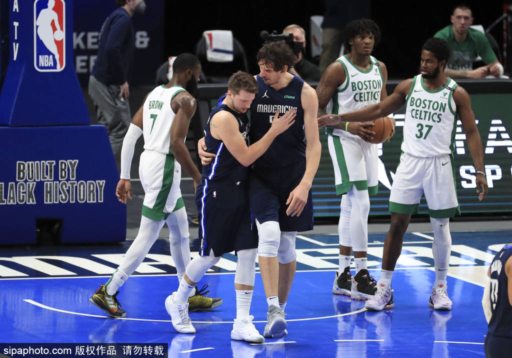 独行侠险胜广州队,塔图姆带队取胜 独行侠险胜广州队,塔图姆带队取胜