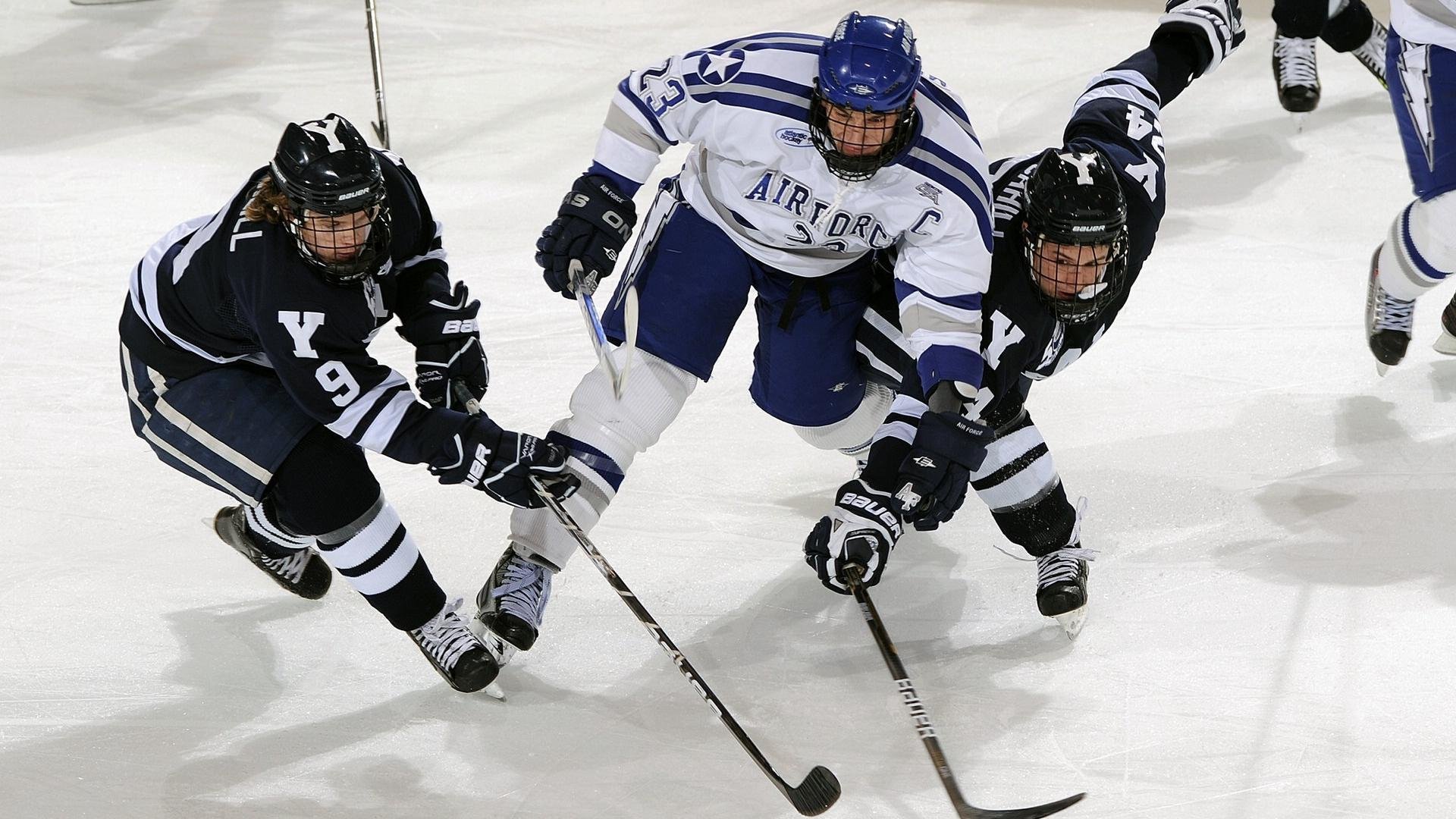 当尼斯强压遭遇萨拉赫风暴，现代足球战术博弈的终极镜像